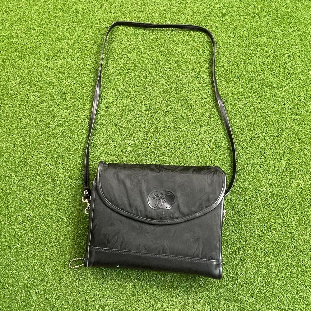 Holy Bible in the New International Version with Shoulder Bag